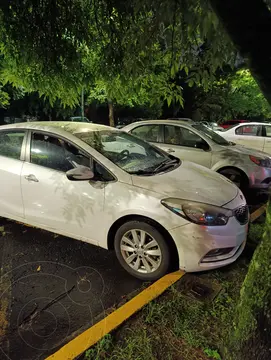 Kia Forte Sedan EX usado (2016) color Blanco Perla precio $140,000