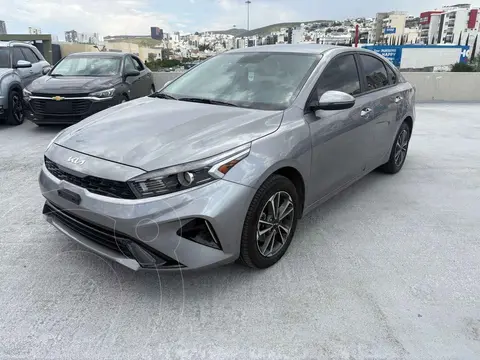 Kia Forte Sedan 2.0L LX usado (2023) color Gris precio $325,000