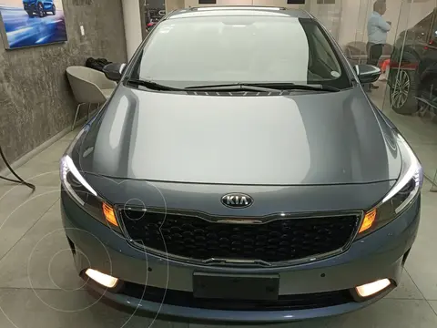 Kia Forte Sedan SX Aut usado (2017) color Gris financiado en mensualidades(enganche $42,000 mensualidades desde $6,500)