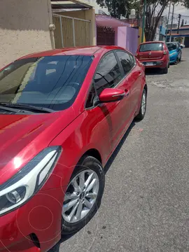 Kia Forte Sedan 2.0L LX usado (2018) color Rojo precio $240,000
