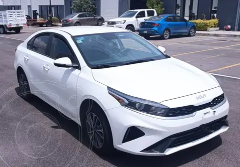 Kia Forte Sedan 2.0L LX Aut usado (2023) color Blanco precio $265,000