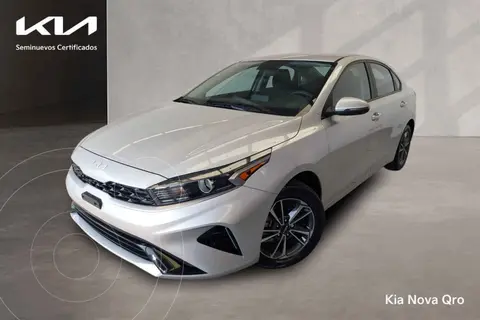 Kia Forte Sedan 2.0L LX usado (2022) color Plata precio $290,000