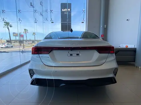Kia Forte Sedan 2.0L EX Aut usado (2023) color Plata Sedosa precio $390,000