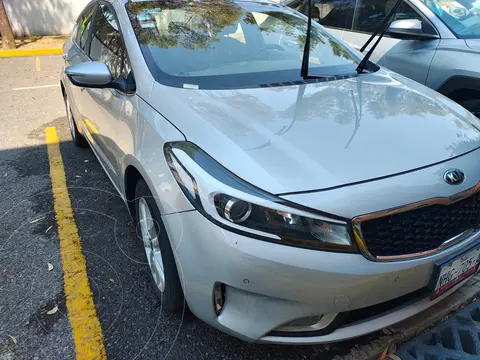 Kia Forte Sedan EX Aut usado (2017) color Plata precio $170,000
