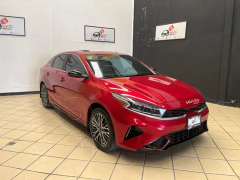 Kia Forte Sedan 2.0L GT Line Aut usado (2023) color Rojo financiado en mensualidades(enganche $79,856 mensualidades desde $8,289)