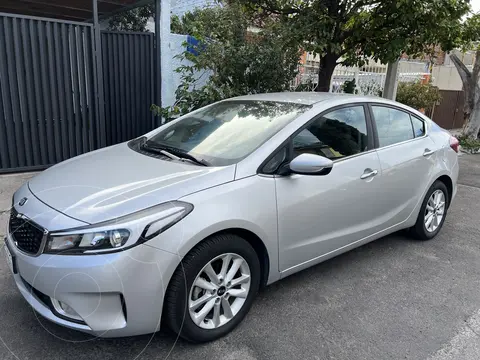 Kia Forte Sedan 2.0L EX Aut usado (2018) color Plata precio $210,000