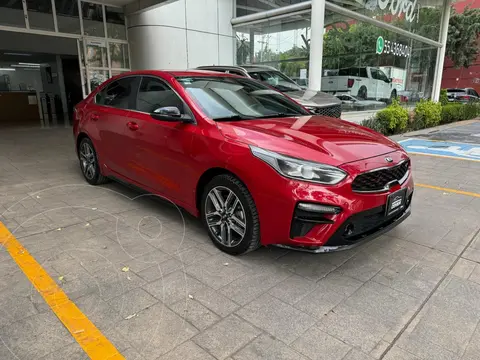 foto Kia Forte Sedán HB GT usado (2021) color Rojo Fugaz precio $369,000