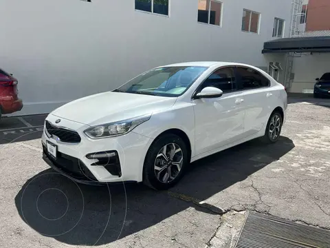 Kia Forte Sedan EX Aut usado (2020) color Blanco precio $269,000