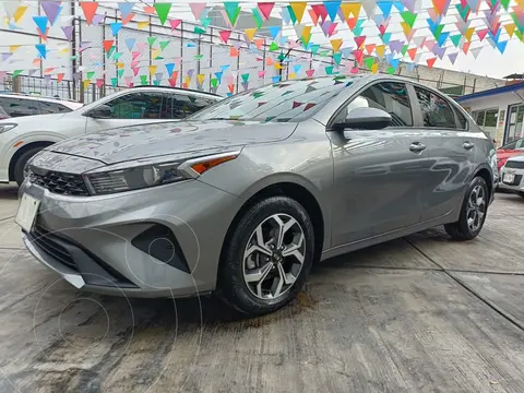 Kia Forte Sedan 2.0L LX Aut usado (2022) color Gris precio $263,500