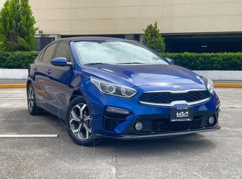 foto Kia Forte Sedán LX usado (2019) color Azul precio $249,800