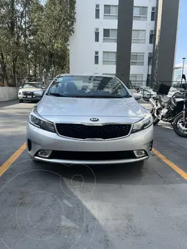 Kia Forte Sedan 2.0L LX usado (2018) color Plata precio $210,000