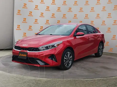 Kia Forte Sedan 2.0L LX usado (2022) color Rojo precio $280,900