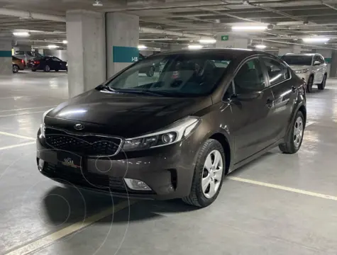 Kia Forte Sedan LX usado (2017) color caf precio $189,000