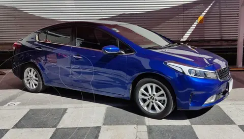 Kia Forte Sedan LX usado (2018) color Azul precio $210,000