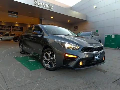 Kia Forte Sedan LX Aut usado (2021) color Gris financiado en mensualidades(enganche $57,000 mensualidades desde $6,559)