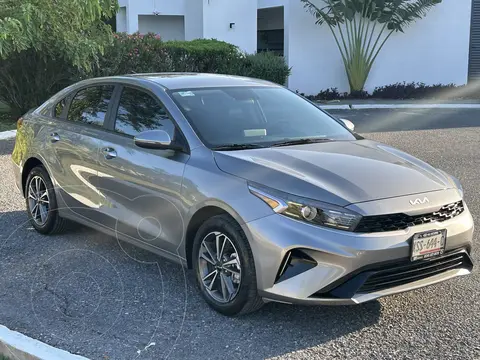 Kia Forte Sedan 2.0L LX usado (2022) color Gris precio $275,000