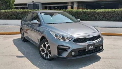Kia Forte Sedan LX Aut usado (2020) color Gris precio $269,800