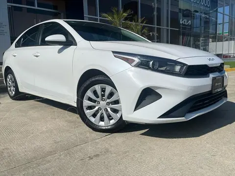 Kia Forte Sedan 2.0L LX usado (2022) color Blanco precio $255,000