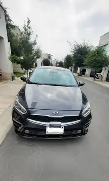 Kia Forte Sedan LX Aut usado (2019) color Gris Metalico precio $235,000