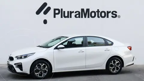 Kia Forte Sedan LX Aut usado (2021) color Blanco financiado en mensualidades(enganche $63,580 mensualidades desde $5,417)