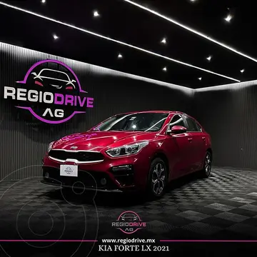 Kia Forte Sedan 2.0L LX Aut usado (2021) color Rojo precio $259,900