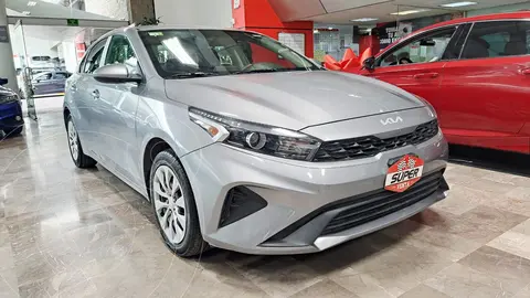 Kia Forte Sedan 2.0L LX usado (2023) color Gris financiado en mensualidades(enganche $128,744 mensualidades desde $5,417)