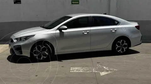 Kia Forte Sedan EX Aut usado (2020) color Plata precio $269,000