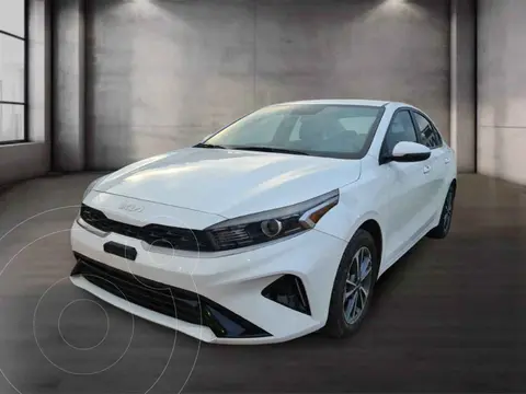 Kia Forte Sedan 2.0L LX usado (2022) color Blanco financiado en mensualidades(enganche $63,580 mensualidades desde $6,269)