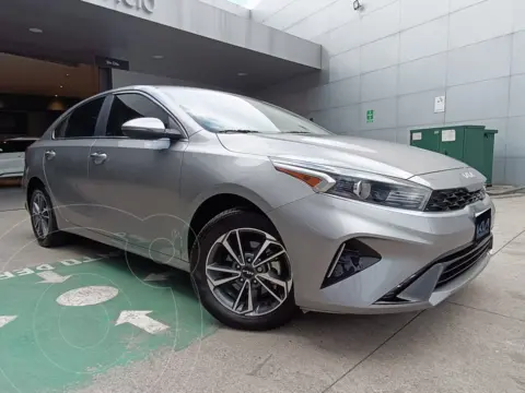 Kia Forte Sedan 2.0L EX Aut usado (2023) color Gris precio $378,000