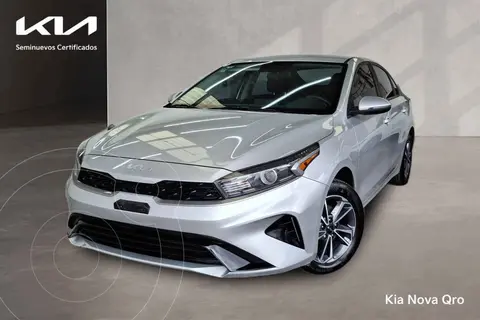 Kia Forte Sedan 2.0L LX Aut usado (2024) color Plata financiado en mensualidades(enganche $94,012 mensualidades desde $8,070)