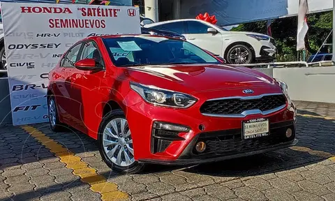 Kia Forte Sedan 2.0L LX usado (2021) color Rojo precio $275,000