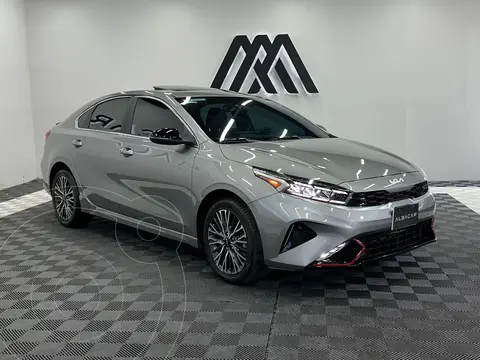 Kia Forte Sedan 2.0L GT Line Aut usado (2024) color plateado precio $397,999