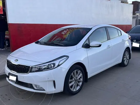 Kia Forte Sedan EX Aut usado (2017) color Blanco Perla precio $199,000