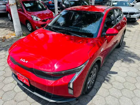 Kia K3 Hatchback LX usado (2025) color Rojo financiado en mensualidades(enganche $82,506 mensualidades desde $7,328)