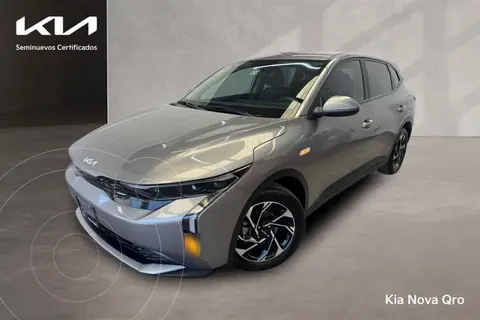 Kia K3 Hatchback EX Aut usado (2025) color Gris financiado en mensualidades(enganche $92,650 mensualidades desde $7,953)