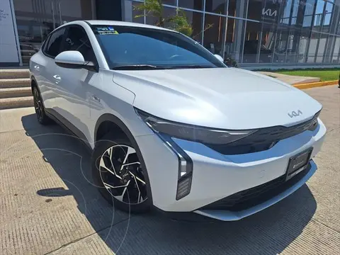 Kia K3 EX Aut usado (2024) color Blanco precio $330,000