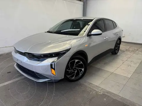 Kia K3 EX usado (2024) color Blanco financiado en mensualidades(enganche $91,288 mensualidades desde $7,836)