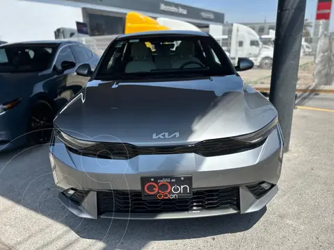 Kia K3 GT Line usado (2024) color plateado financiado en mensualidades(enganche $113,088 mensualidades desde $8,648)
