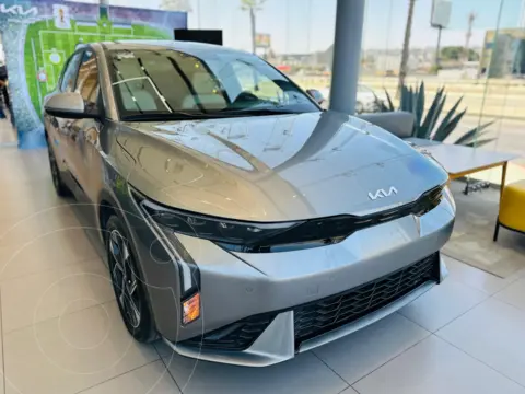 Kia K3 GT Line usado (2024) color Gris Acero precio $385,000