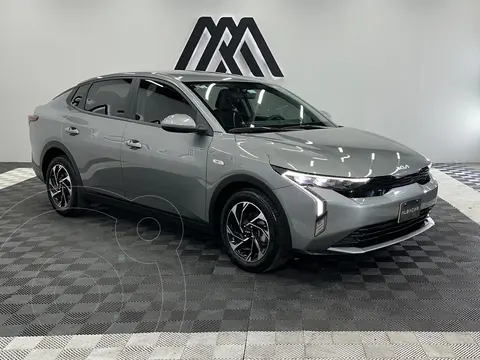 Kia K3 EX Aut usado (2024) color Gris precio $297,999