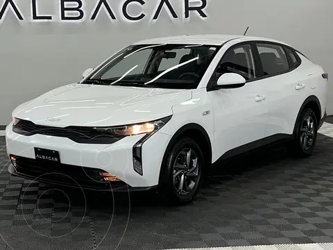 Kia K3 LX Aut usado (2024) color Blanco precio $295,999