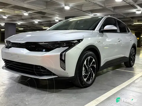 Kia K3 EX Aut usado (2024) color Gris precio $375,000