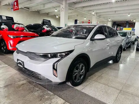 Kia K3 LX usado (2024) color Plata precio $295,000