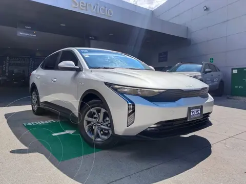 Kia K3 LX usado (2024) color plateado financiado en mensualidades(enganche $72,504 mensualidades desde $8,343)