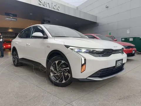 Kia K3 EX Aut usado (2024) color Blanco financiado en mensualidades(enganche $83,676 mensualidades desde $9,628)