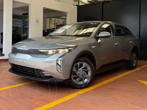 Kia K3 L usado (2024) color Gris precio $259,000