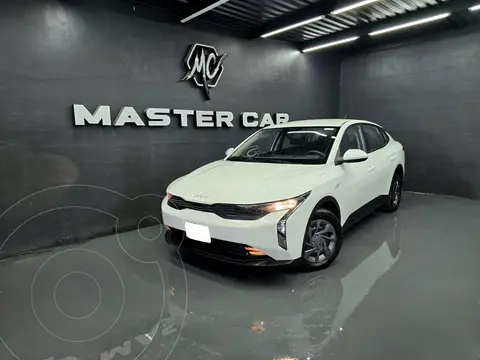 Kia K3 L usado (2024) color Blanco precio $296,000