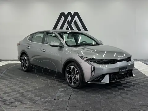 Kia K3 GT Line usado (2024) color Gris precio $379,999