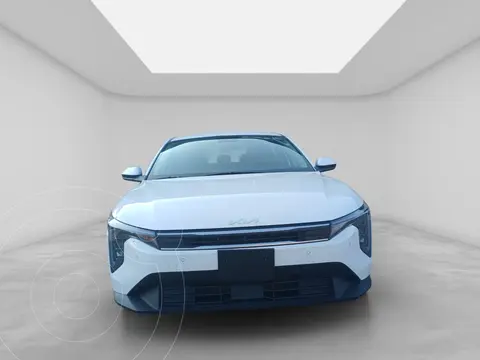 Kia K4 Sedan GT Line Aut usado (2025) color Blanco financiado en mensualidades(enganche $80,300 mensualidades desde $9,767)