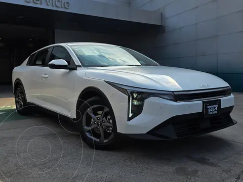 Kia K4 Sedan LX usado (2025) color Blanco financiado en mensualidades(enganche $85,500 mensualidades desde $9,838)